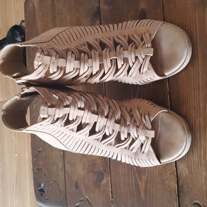 Womens DV shoe's tan size 9